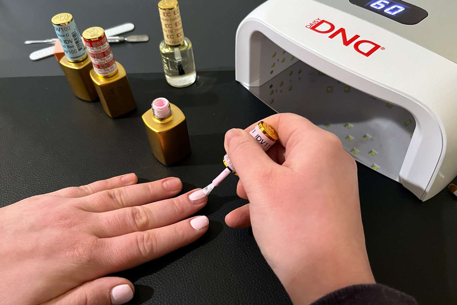 Best Gel Nail Kits for Salon Results at Home 2025